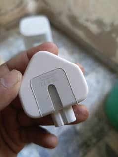 Apple MacBook pro adapter 2.5a original