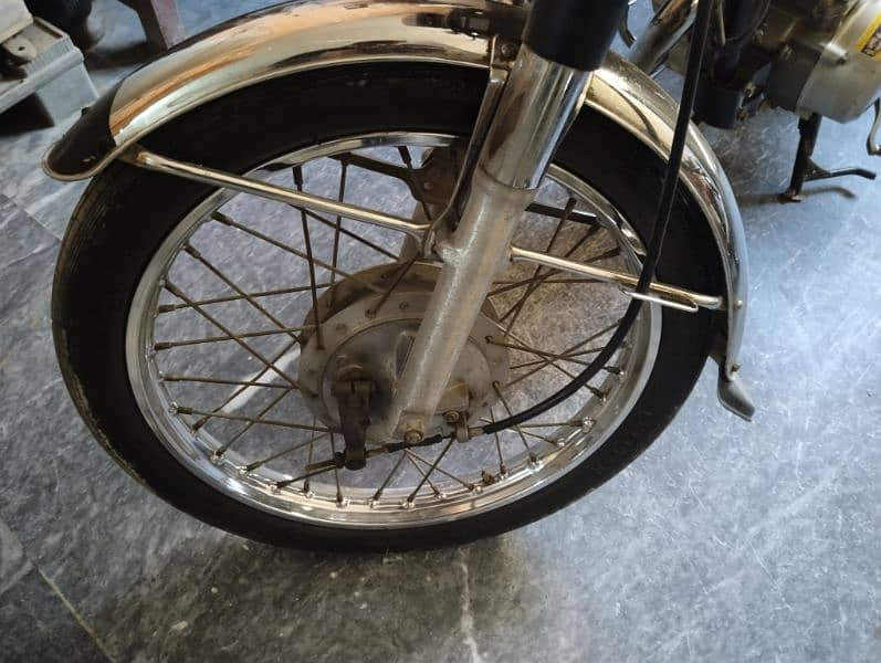 Honda 125 All ok koi b kam nhi hony Wala total janman ha bike 5