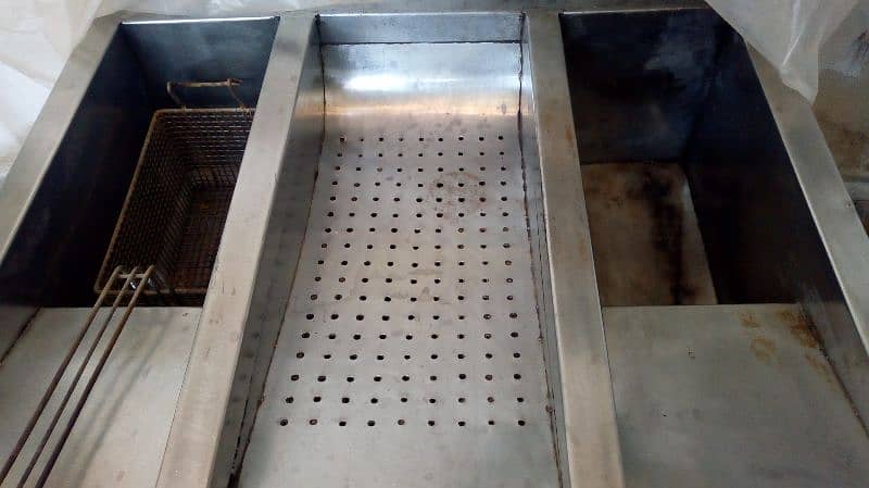 deep fryer 8+8 2/tubs wali he aone condition 9/10 1