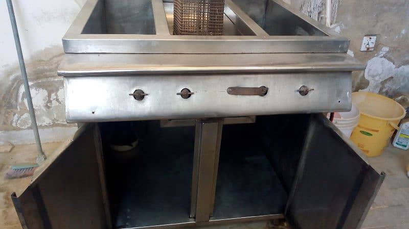 deep fryer 8+8 2/tubs wali he aone condition 9/10 6