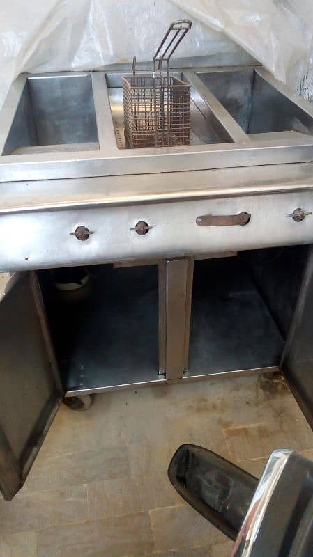 deep fryer 8+8 2/tubs wali he aone condition 9/10 10