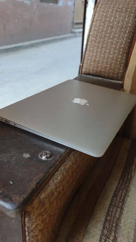 macbook Air 13inch i 5 4gen 4/128GB 1