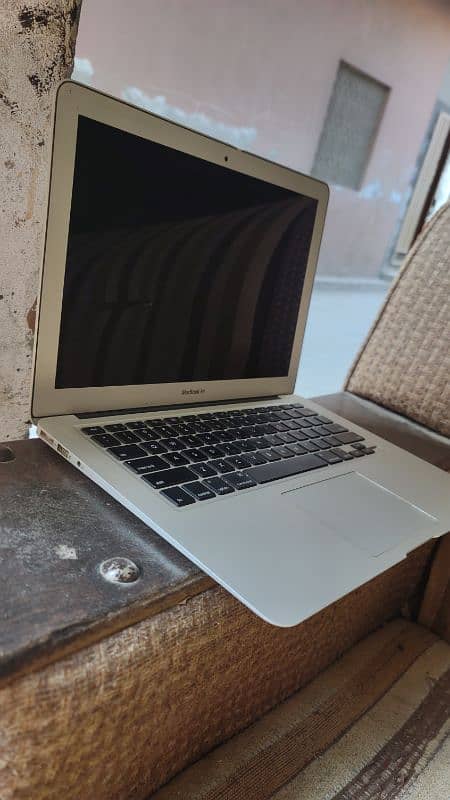 macbook Air 13inch i 5 4gen 4/128GB 2