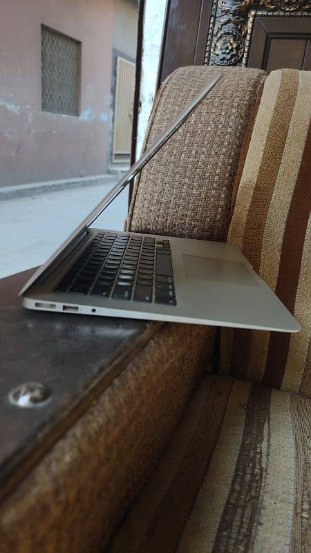 macbook Air 13inch i 5 4gen 4/128GB 4