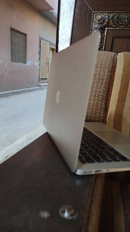 macbook Air 13inch i 5 4gen 4/128GB 5