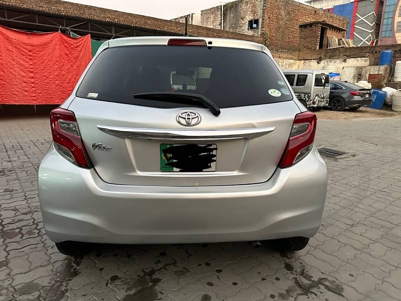 Toyota Vitz 2015 3