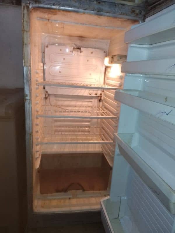 dawlance refrigerator for urgent  sale in good condition. 6