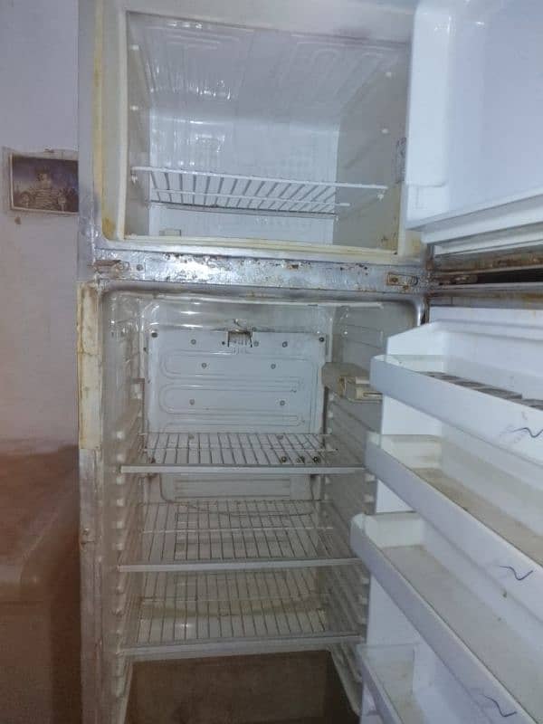 dawlance refrigerator for urgent  sale in good condition. 7