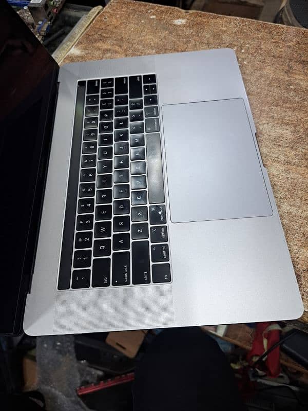 Macbook Pro A1990 i7 3