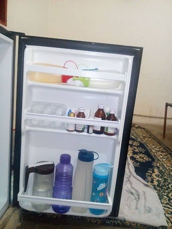 small ki dawlance  fridge 5