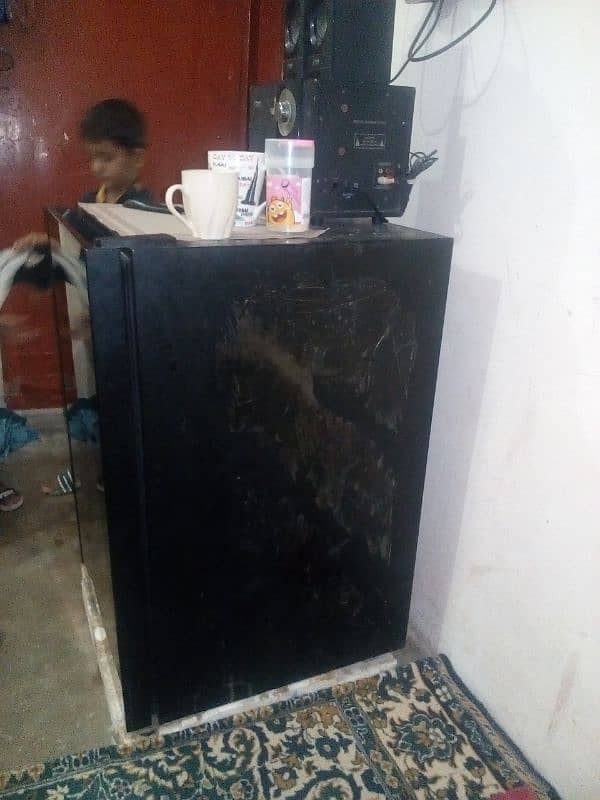 small ki dawlance  fridge 8