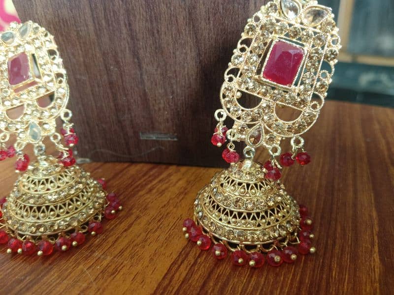 one time used like new wedding necklace set at best price 3