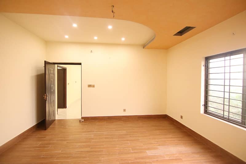 10 Marla House Available For Sale In Khayaban Colony 3 18