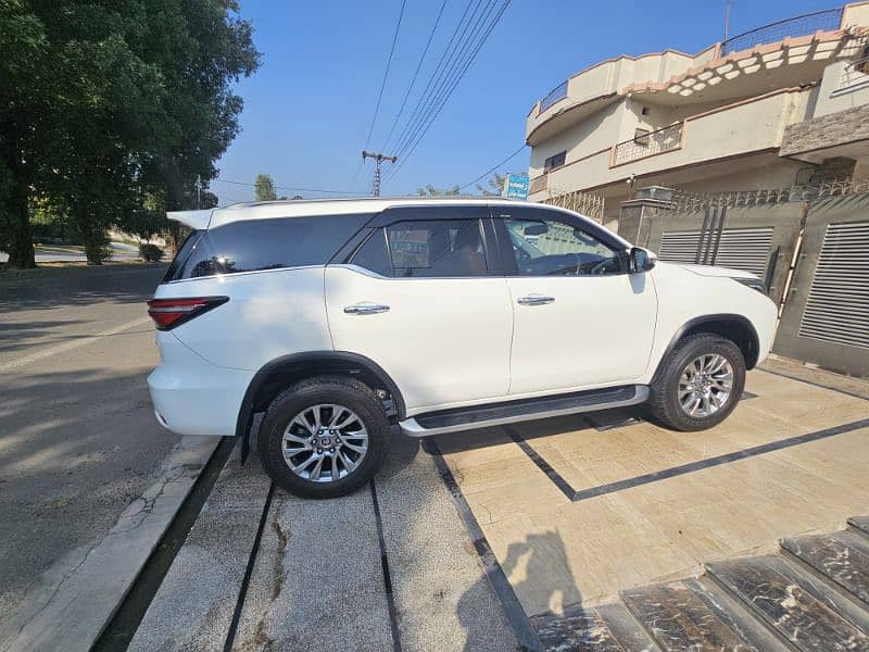 Toyota Fortuner V 2021 3