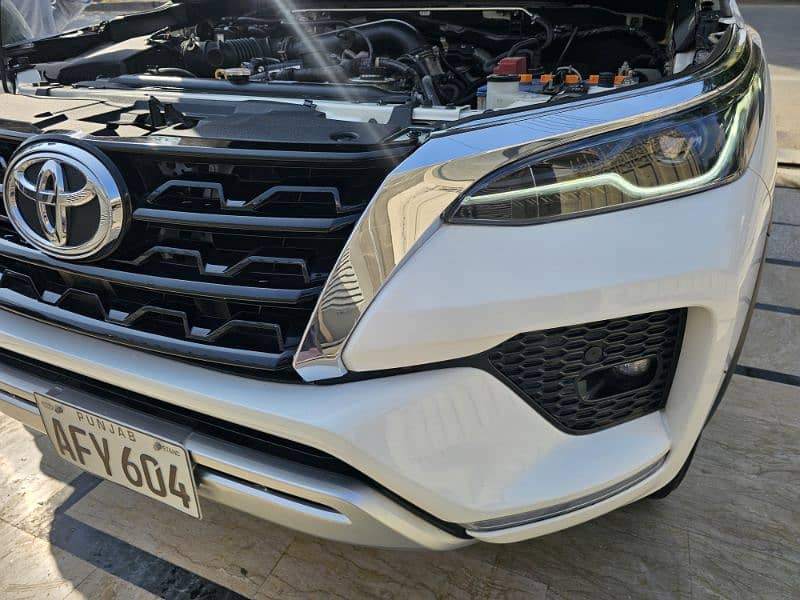 Toyota Fortuner V 2021 4