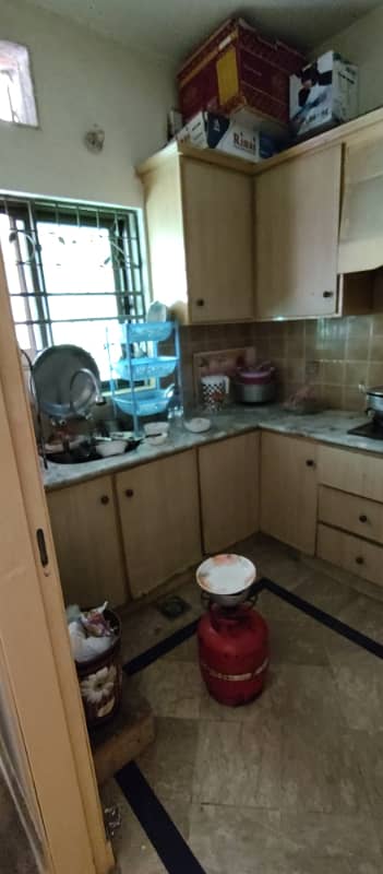 5 MARLA 2 BEDS DD TVL KITCHEN NEAT AND CLEAN NEAR UMT 1