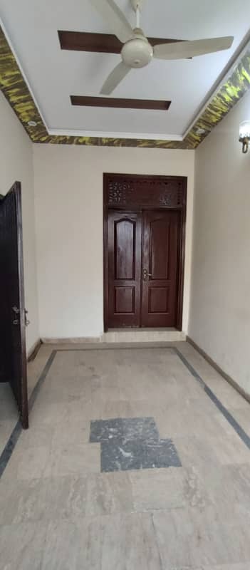 5 MARLA 2 BEDS DD TVL KITCHEN NEAT AND CLEAN NEAR UMT 5