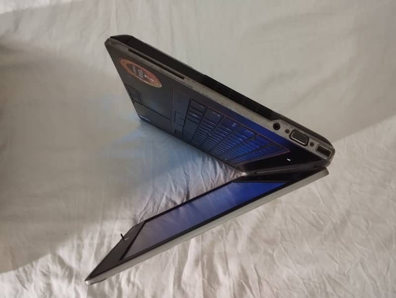 DELL Latitude E6400 & E6420 Laptop 11