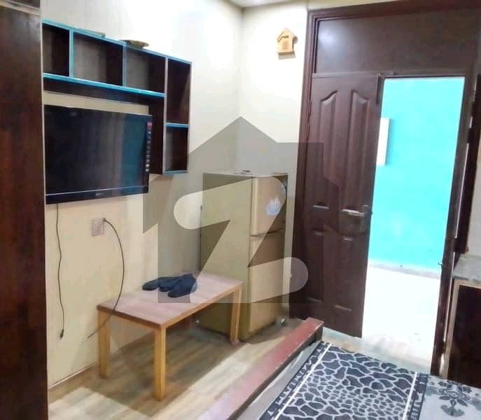 Johar Town Phase 2 - Block H3 Flat Sized 250 Square Feet For rent 1