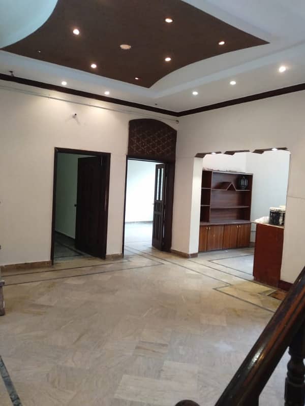 10 marla 1st floor for rent allama iqbal town lahore 7