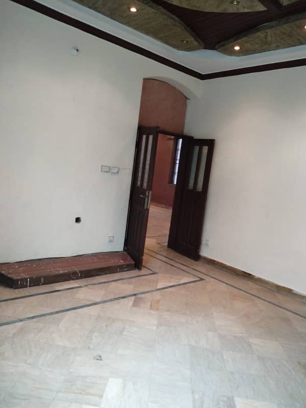 10 marla 1st floor for rent allama iqbal town lahore 9