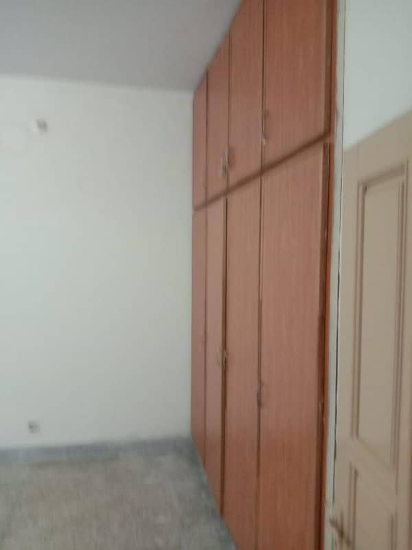 10 marla 1st floor for rent allama iqbal town lahore 18