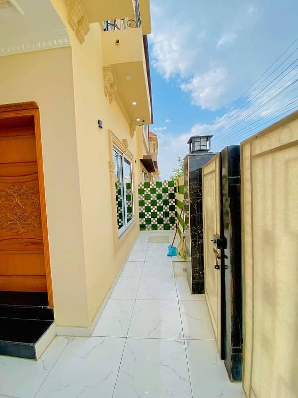 AA BLOCK 5 MARLA HOUSE FOR SALE BEAUTIFUL HOUSE NEAR FEROZ PUR ROAD 17