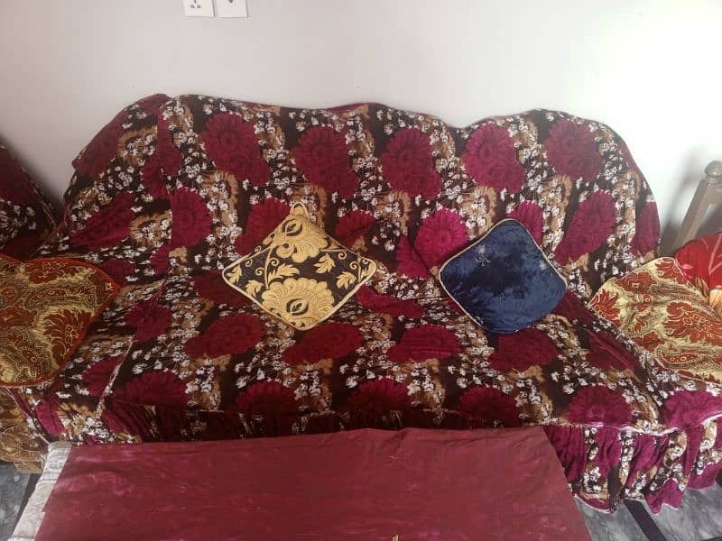 7 Seater sofa 8/10 Condition 2