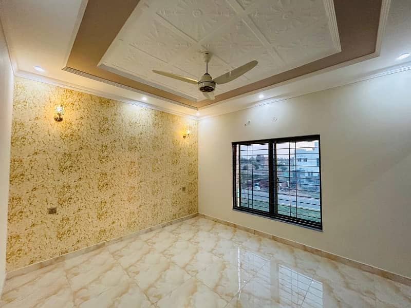 Bahria Nasheman 5 Marla Brand New Luxury Owner Build House Available for Sale. 13