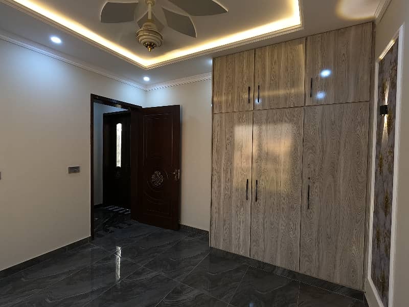 Book A Prime Location House Of 10 Marla In Central Park - Block F Lahore 20