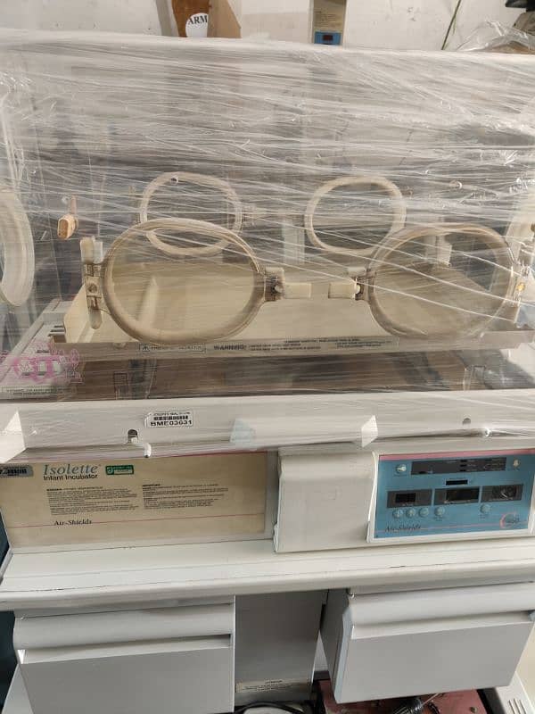 imported baby incubator refurbished with electric trolly 0