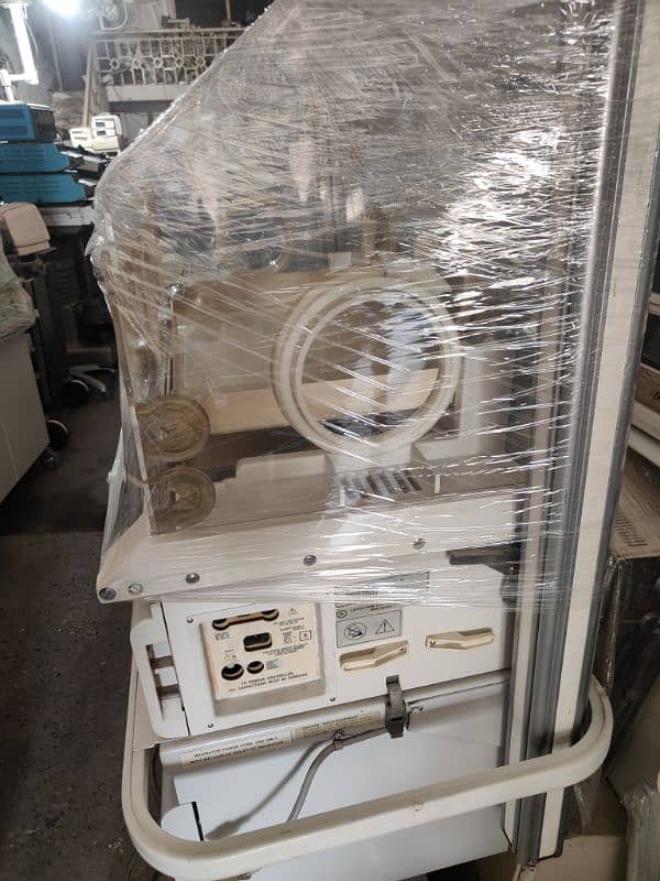 imported baby incubator refurbished with electric trolly 2