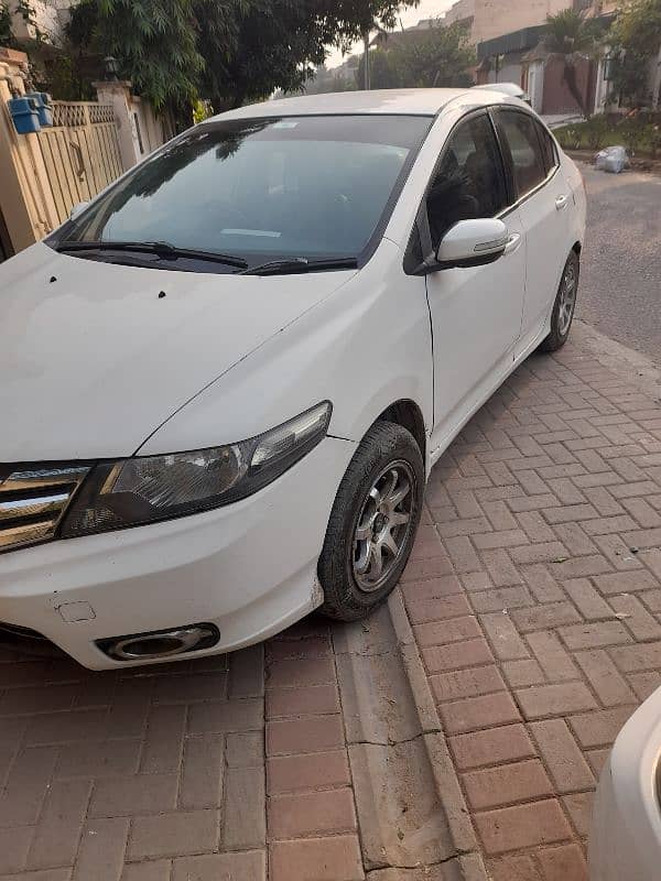 Honda city white 1st owner. . model 2015 0