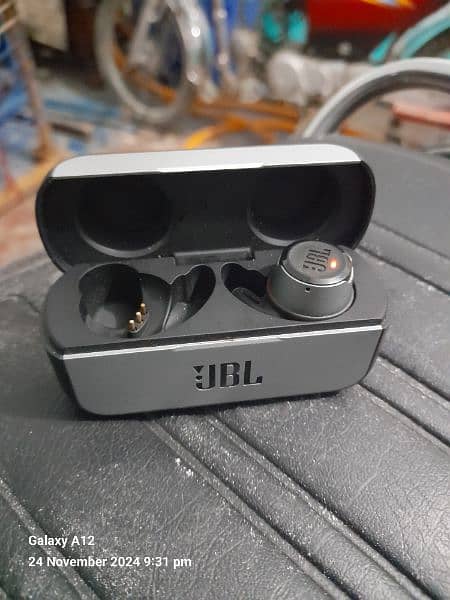 JBL orignal right side buds ok 2