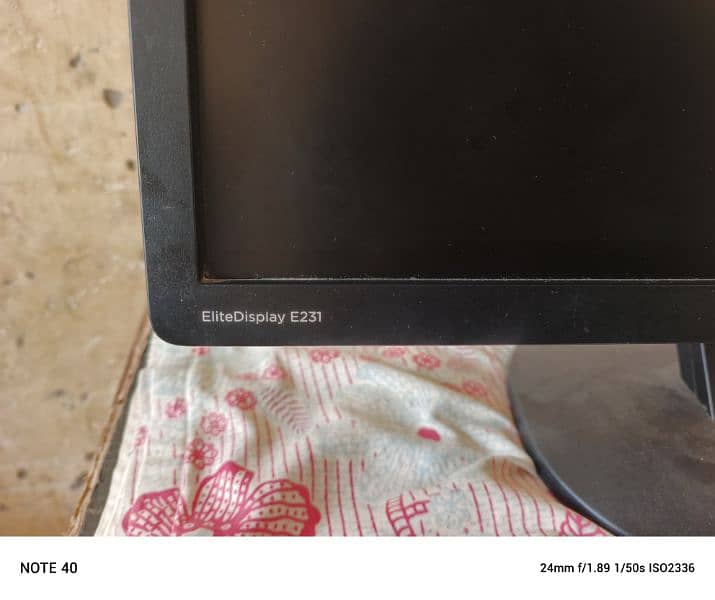 HP Elite display E231 3