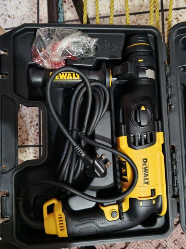 DeWalt Hilti D25134k drill machine 1