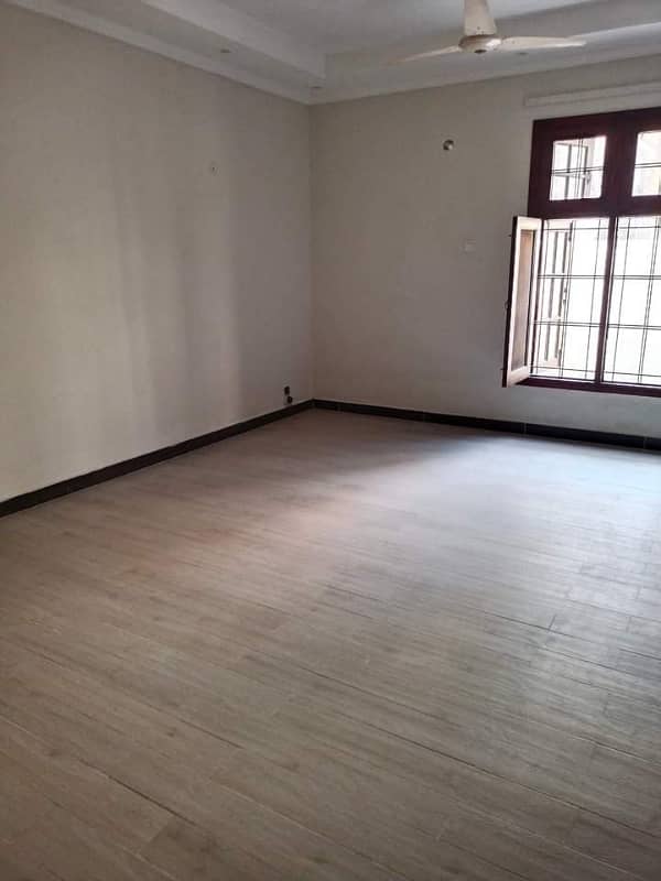 Ideal House In Gulberg Available For Rs. 900000 2