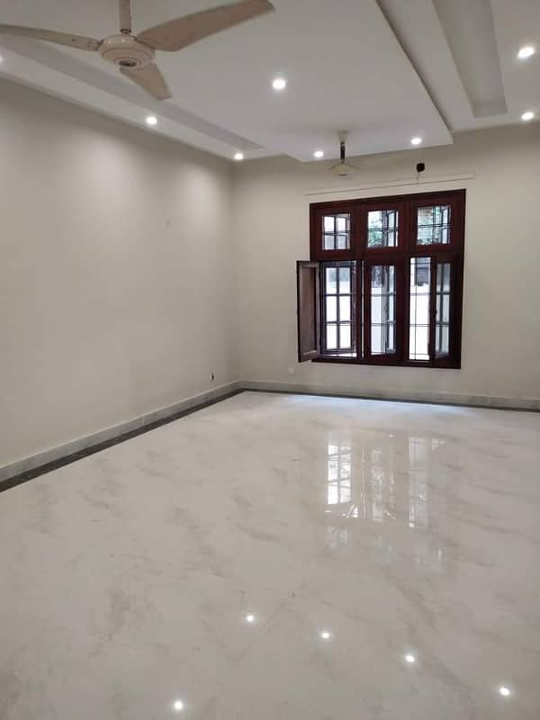 Ideal House In Gulberg Available For Rs. 900000 3