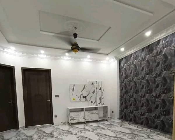 10 Marla House Up For rent In Gulberg 1