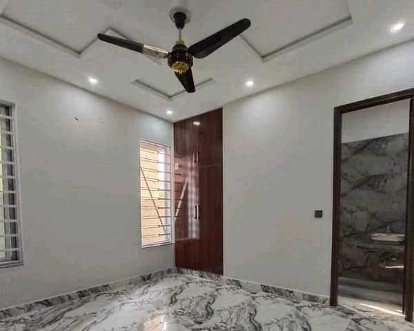 10 Marla House Up For rent In Gulberg 2