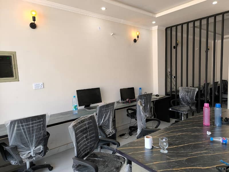 8000 SQUARE FEET PLAZA FLOOR IS AVAILABLE FOR RENT IN MAIN BOULVERED GULBERG 6