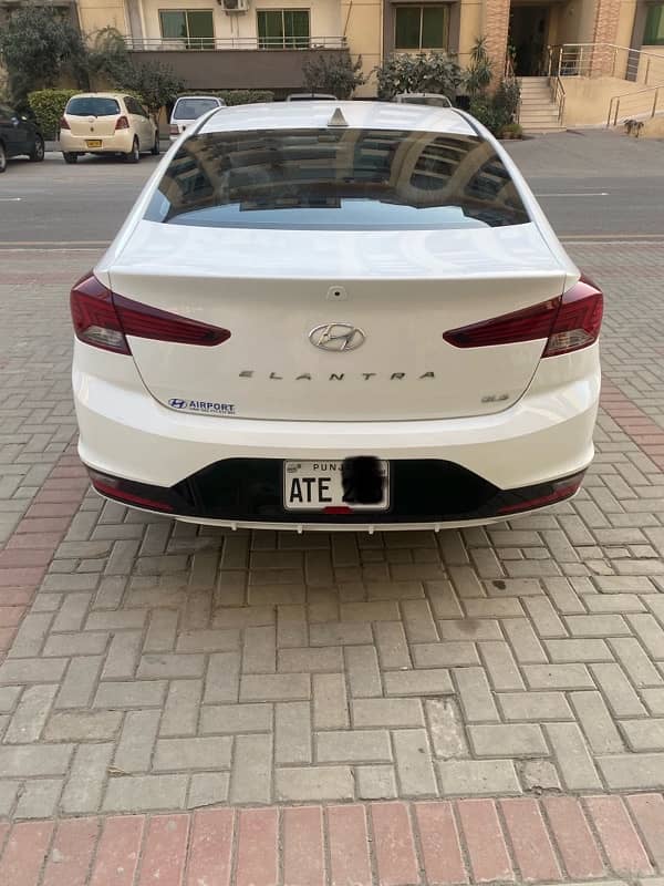 Hyundai Elantra 2024 1