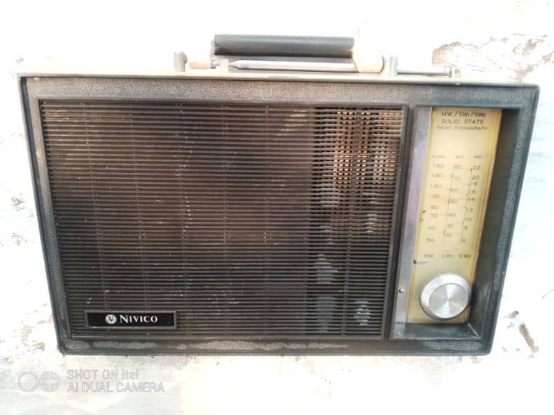 vintage old radio 3