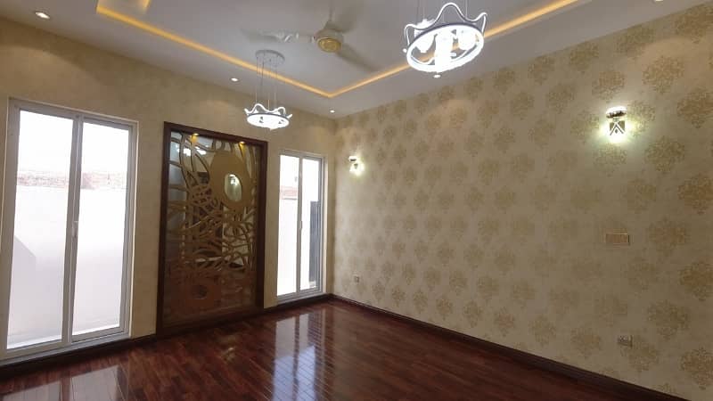 Centrally Located Prime Location House In Formanites Housing Scheme - Block M Is Available For sale 3