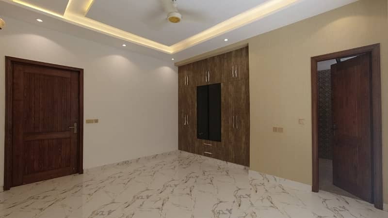 Centrally Located Prime Location House In Formanites Housing Scheme - Block M Is Available For sale 11