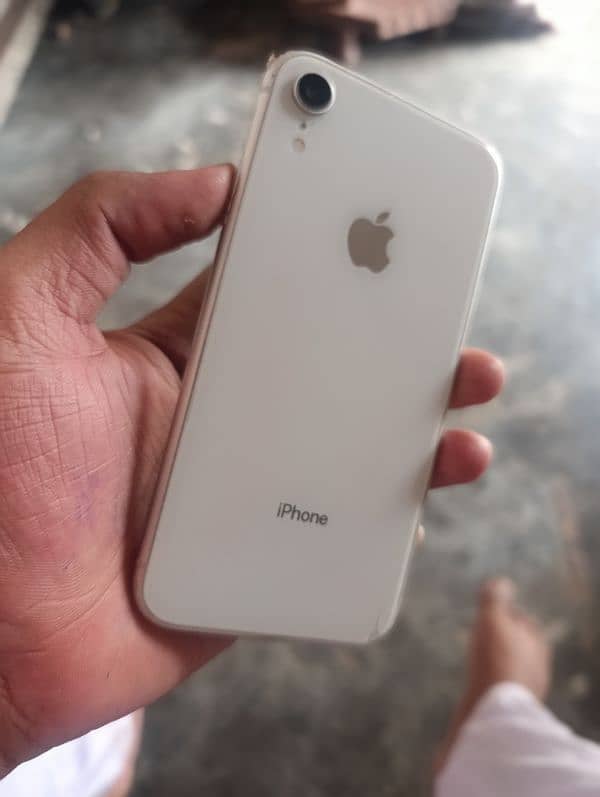 I phone xr 64gb 6