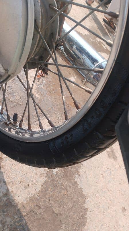 bike saf Condition mn ha engine no repair tyre new battery new 4