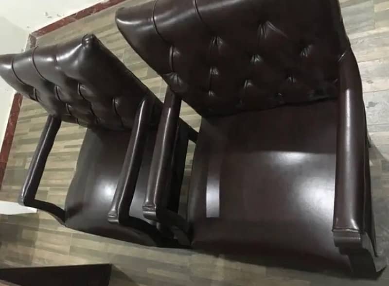 wooden chairs best condition 1