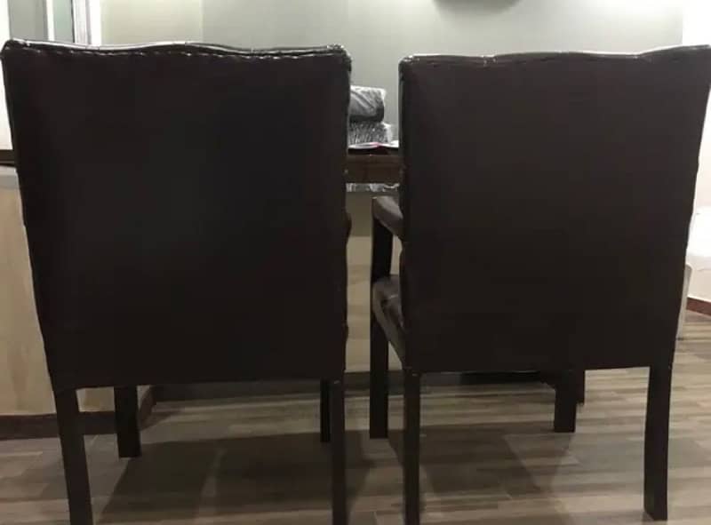 wooden chairs best condition 3