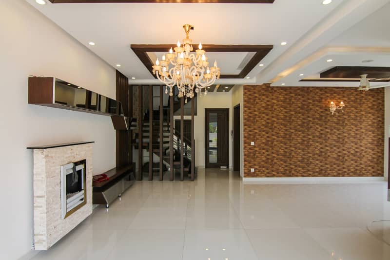 Small Family Preference - 7 Marla Marvelous House On Top Location For Rent In DHA Phase 6 Lahore 8